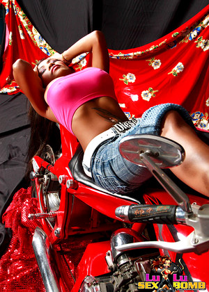 free sex photo 4 Lulusexbomb Model brunett-famous-slut-reighs lulusexbomb