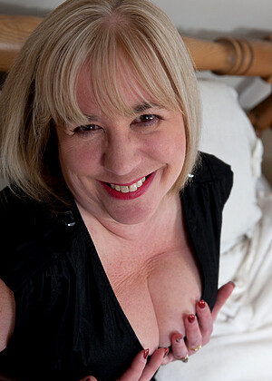 free sex pornphoto 19 Auntie Trisha rompxxx-nipples-freeones maturenl