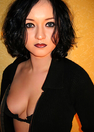 free sex pornphoto 6 Mayas Handjobs girlfriend-short-hair-classyslut mayashandjobs