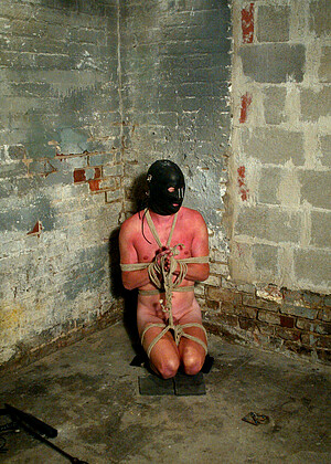 free sex photo 21 Claire Adams Rick Hunt masturbation-bdsm-squeezing-butt meninpain