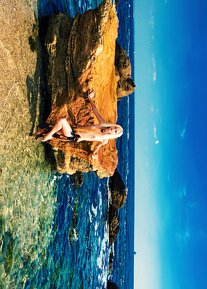 free sex photo 11 Aquamarine A sexual-beach-masturbating metart