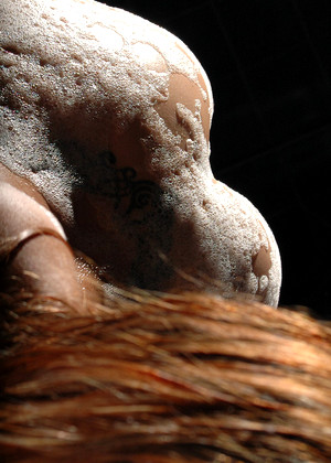 free sex pornphoto 5 Carmen Gemini fuskator-bathroom-handsup-pornpic metart