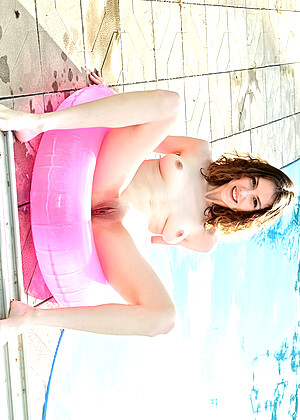 free sex photo 16 Julia Jacobs galary-bikini-labia metart