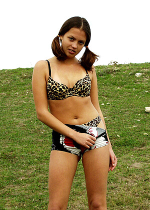 free sex pornphoto 2 Yvonne faith-non-nude-mercedez metart