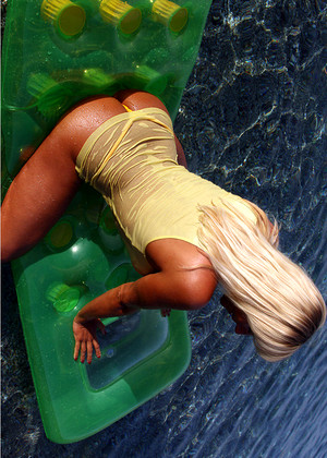 free sex photo 15 Michellesworld Model brazil-beach-xxxscandal michellesworld