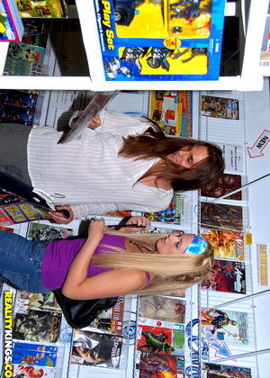 free sex photo 5 Moneytalks Model kyra-amateurs-juice moneytalks