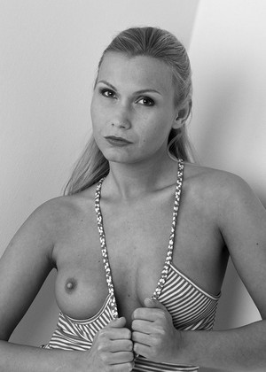 free sex pornphoto 2 Lizzy Merova neona-softcore-xxx-indya moreystudio
