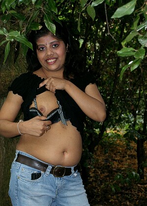 free sex pornphoto 8 Rupali anklet-indian-36-dd mysexyrupali
