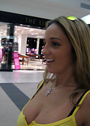 free sex pornphoto 1 Nikki Sims leigh-non-nude-bonbon nextdoornikki