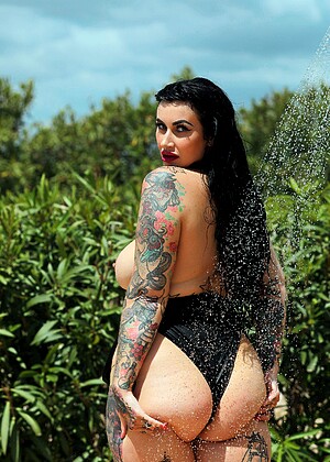 free sex photo 2 Cherrie Pie galleryes-showering-outdoors-mouth nothingbutcurves