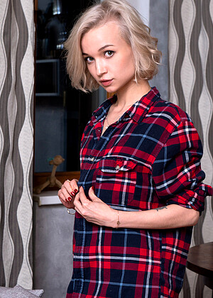 free sex photo 14 Monica Gold clothed-short-hair-cross nubiles