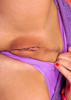free sex pornphoto 2 Nina James xx-legs-hipsbutt nubiles