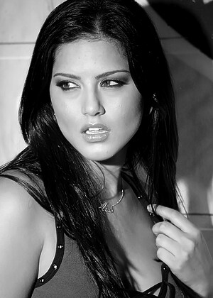 Openlife Sunny Leone Bootyliciouse Indian Model