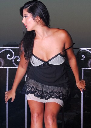 free sex photo 2 Sunny Leone sis-brunette-pantie openlife