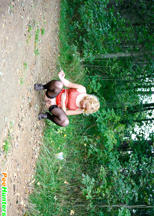 free sex pornphoto 11 Peehunters Model blacksexbig-peeing-lounge peehunters