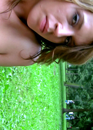 free sex pornphotos Pornstarsathome Pornstarsathome Model Squirt Outdoor Naked Images