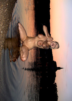 free sex pornphoto 7 Welli otdors-outdoor-braless-nipple pornstarsathome