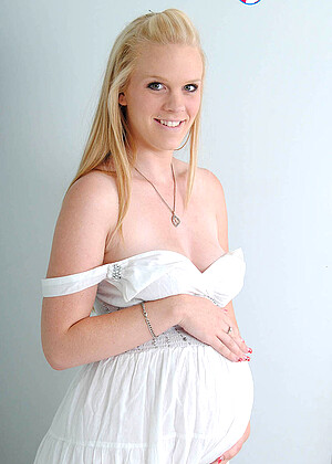 free sex photo 6 Hydii May pussygirl-skirt-chubbysistas pregnantkristi