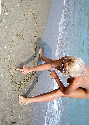 free sex pornphoto 8 Adele corvus-beach-snap privatesextapes