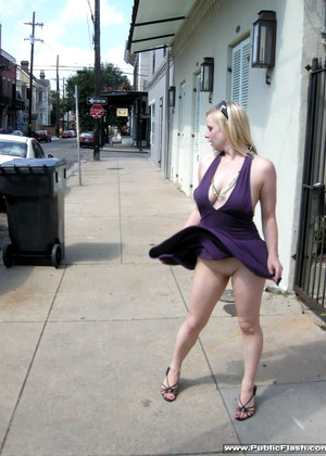 Publicflash Julie Anklet Busty Blonde Flashing Sexshow