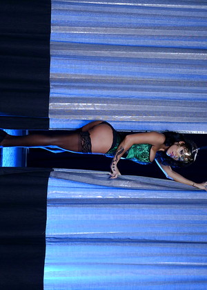 free sex photo 16 Peta Jensen clothed-wife-bodybuilder realwifestories