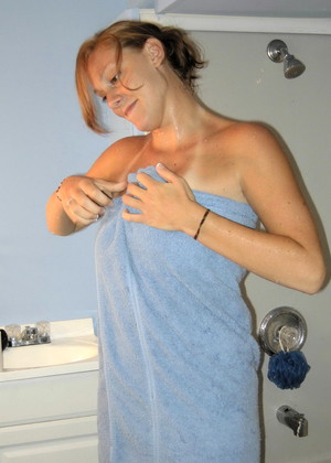free sex photo 10 Mariah hidian-shower-sg-xxx redheadmariah