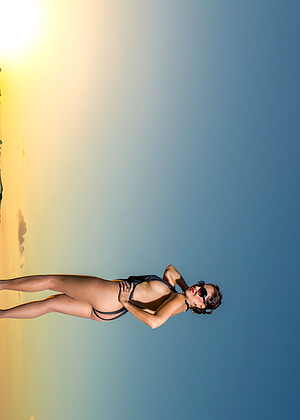 free sex photo 4 Roni Ford aun-legs-bikini-nued ronisparadise