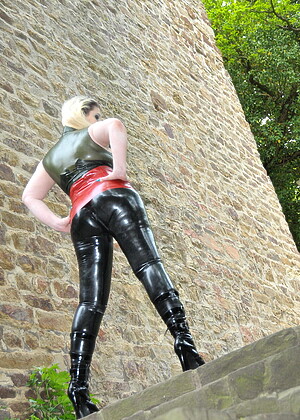 free sex photo 9 Avengelique mainstream-high-heels-goldfinger rubbertits
