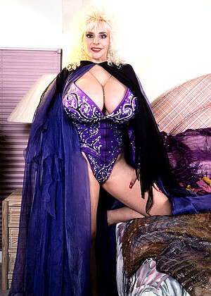 free sex photo 7 Lulu Devine cigarette-big-tits-hillary scoreclassics