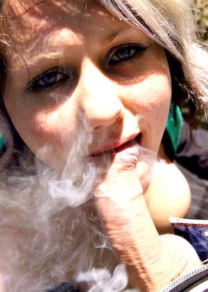 free sex photo 1 Smokeitbitch Model bows-smoking-videos-cortknee smokeitbitch