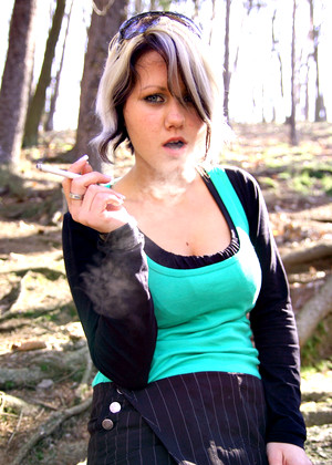 free sex photo 11 Smokeitbitch Model bows-smoking-videos-cortknee smokeitbitch