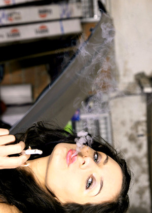free sex pornphoto 10 Smokeitbitch Model devoe-smoking-girl-vipergirls-to smokeitbitch