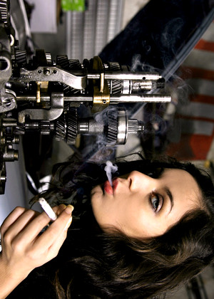 free sex pornphoto 5 Smokeitbitch Model devoe-smoking-girl-vipergirls-to smokeitbitch