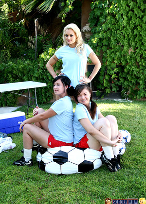 free sex pornphoto 10 Soccermomscore Model nikki-housewifes-analmobi soccermomscore