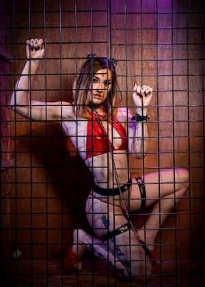 free sex photo 7 Kat Monroe Luna Star topsecret-cage-bigass-chubby spizoo