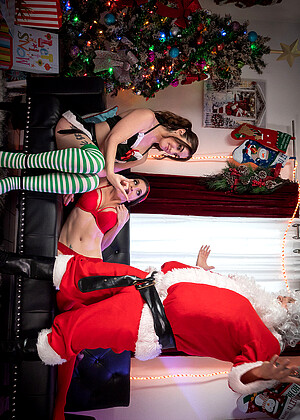 Spizoo Kat Monroe Silvia Saige Wwwmysexpics Christmas Foxporn