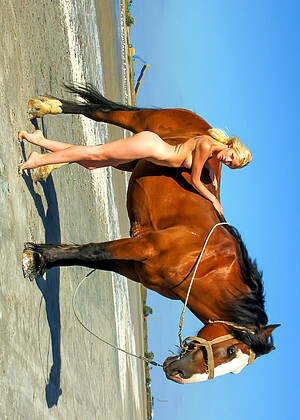 free sex pornphoto 11 Larissa H naked-beach-porn-withta stunning18