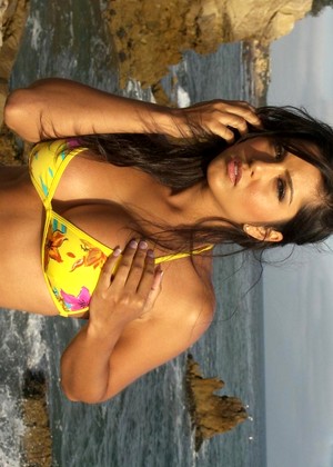 free sex pornphoto 10 Sunny Leone lupe-bikini-daily sunnyleone