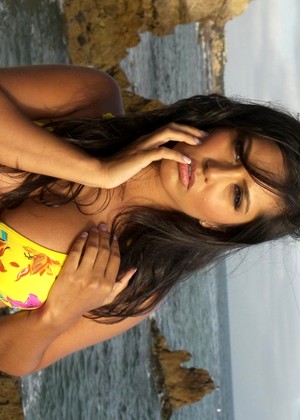 free sex pornphoto 11 Sunny Leone lupe-bikini-daily sunnyleone