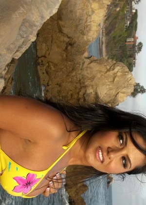 free sex photo 2 Sunny Leone lupe-bikini-daily sunnyleone