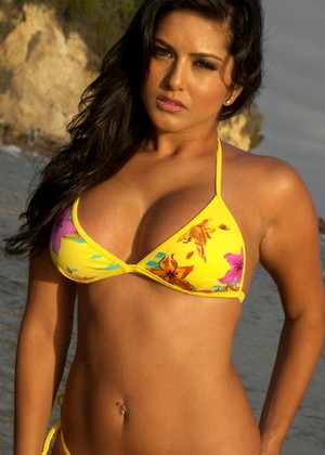 free sex pornphoto 9 Sunny Leone lupe-bikini-daily sunnyleone