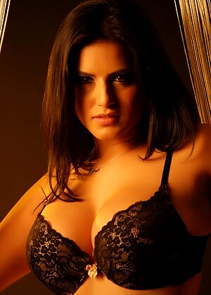 free sex pornphoto 2 Sunny Leone penelope-brunette-boobs sunnyleone