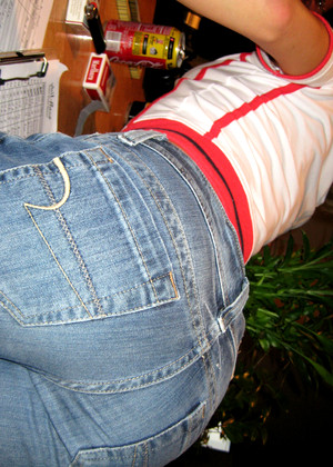 free sex photo 1 Kasia check-peeing-hipsbutt teenkasia
