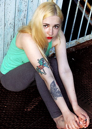 free sex photo 8 Shirley Manson bentley-glamour-nude-handjob thelifeerotic