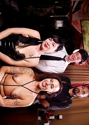 free sex pornphoto 1 Nikki Darling Donny Sins Dee Williams sexxhihi-threesome-di theupperfloor