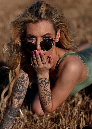 Thisisglamour Thisisglamour Model Frida Tattoo Dilevry Babe