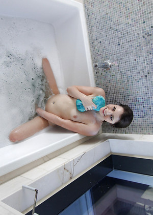 free sex pornphoto 5 Kylie Quinn bathroom-bath-crazy tiny4k