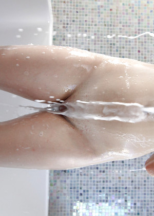 free sex pornphoto 8 Kylie Quinn bathroom-bath-crazy tiny4k