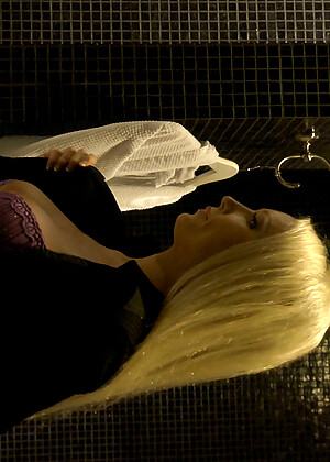 free sex photo 1 Diana Doll thousands-of-blonde-lesbea tonightsgirlfriend