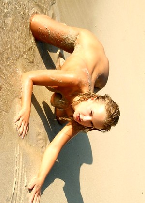 free sex photo 4 Renata Daninsky fotogalery-beach-soliel twistys